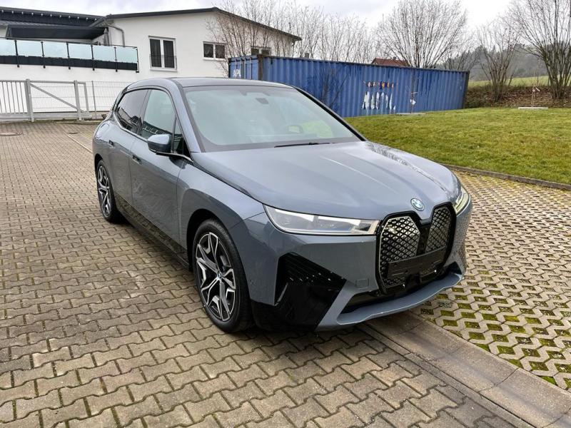 Купить BMW iX 40 бензин 2024 id-1005900 в Киеве, Фото №[delta]