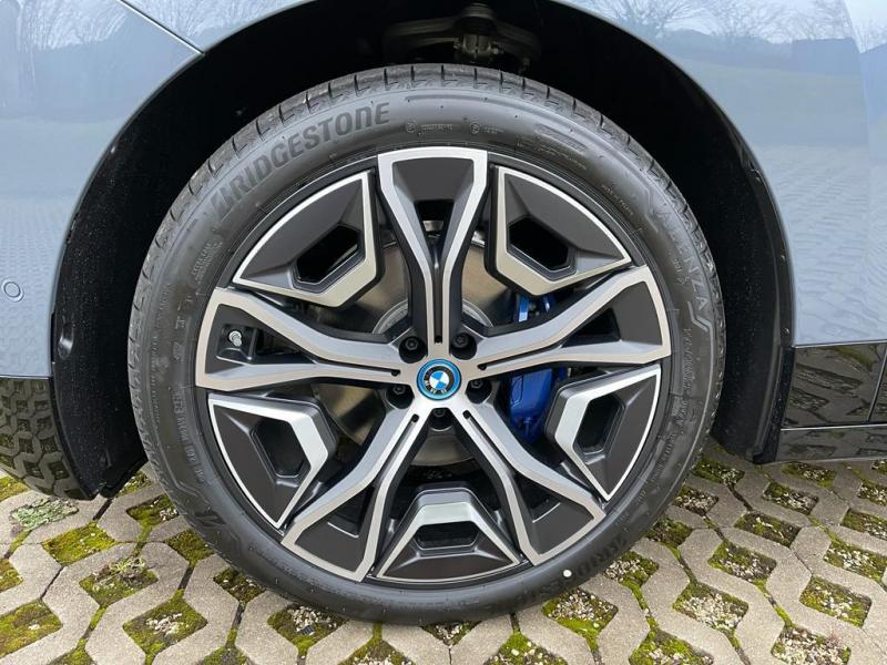 Купить BMW iX 40 бензин 2024 id-1005900 в Киеве, Фото №[delta]