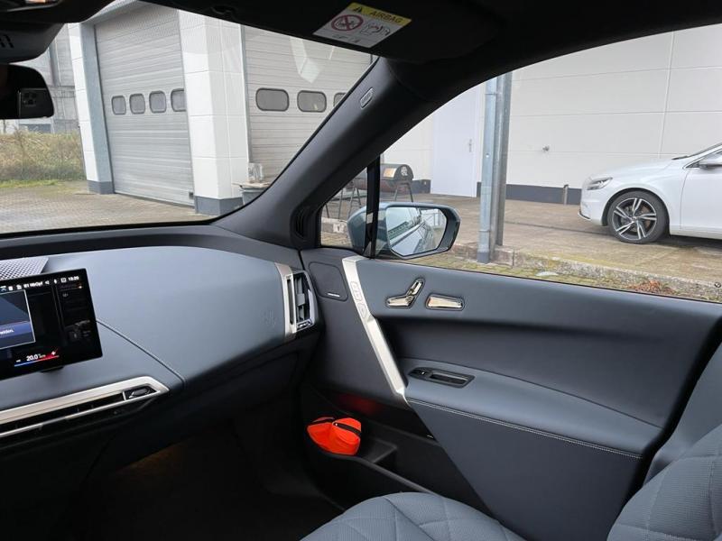 Купить BMW iX 40 бензин 2024 id-1005900 в Киеве, Фото №[delta]