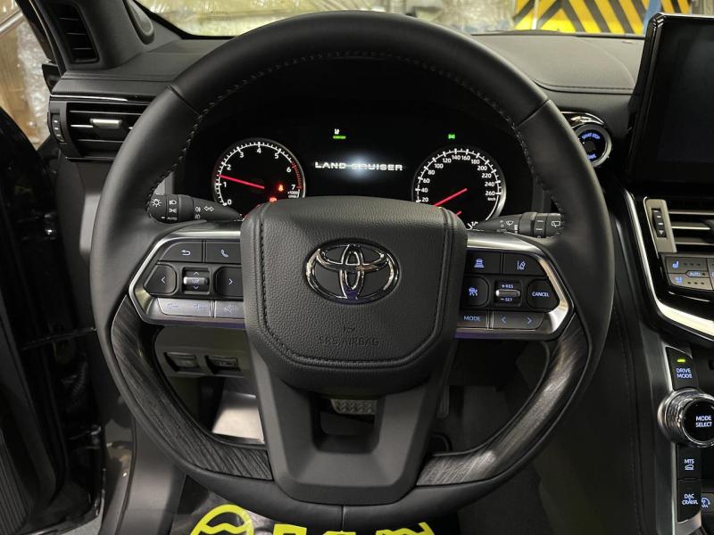 Купить Toyota Land Cruiser 300 бензин 2024 id-1005834 в Киеве, Фото №[delta]