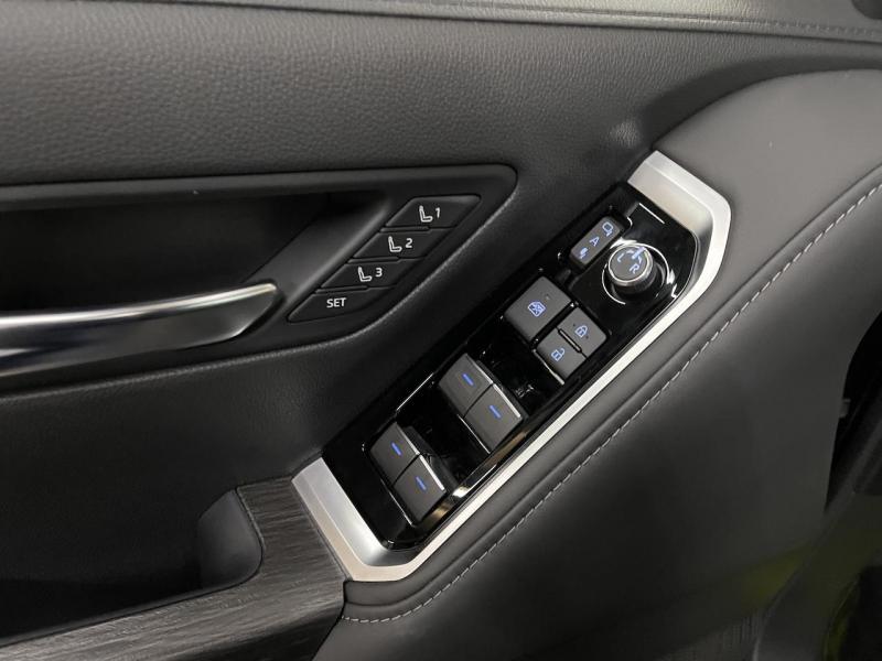 Купить Toyota Land Cruiser 300 бензин 2024 id-1005822 в Киеве, Фото №[delta]