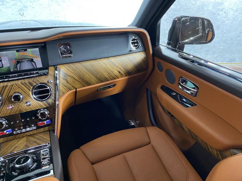 Купить Rolls-Royce Cullinan бензин 2024 id-1004672 в Киеве, Фото №[delta]