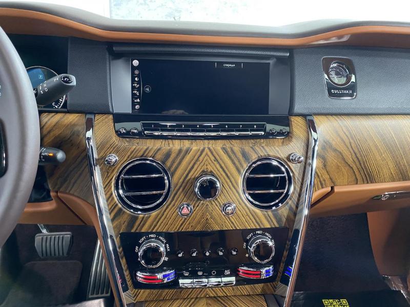 Купить Rolls-Royce Cullinan бензин 2024 id-1004672 в Киеве, Фото №[delta]