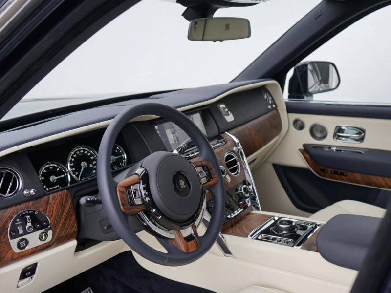 Купить Rolls-Royce Cullinan бензин 2024 id-1004364 в Киеве, Фото №[delta]