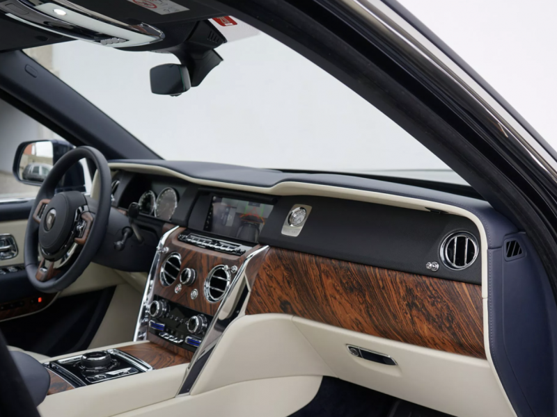 Купить Rolls-Royce Cullinan бензин 2024 id-1004364 в Киеве, Фото №[delta]