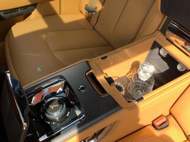 Купить Rolls-Royce Cullinan бензин 2023 id-7353 в Киеве, Фото №[delta]