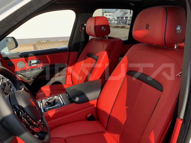 Купить Rolls-Royce Cullinan бензин 2023 id-7056 в Киеве, Фото №[delta]