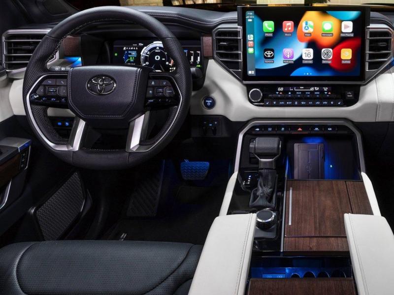 Купить Toyota Sequoia Platinum бензин 2024 id-1005995 в Киеве, Фото №[delta]