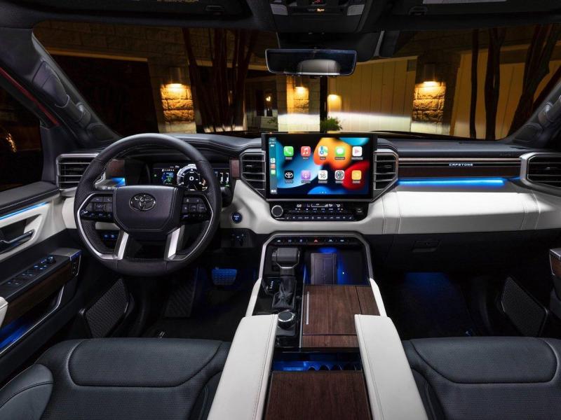 Купить Toyota Sequoia Platinum бензин 2024 id-1005995 в Киеве, Фото №[delta]