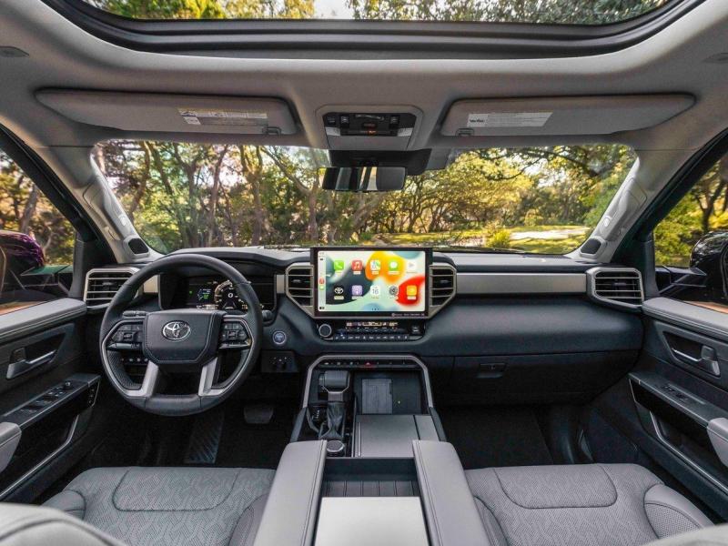 Купить Toyota Sequoia Platinum бензин 2024 id-1005995 в Киеве, Фото №[delta]