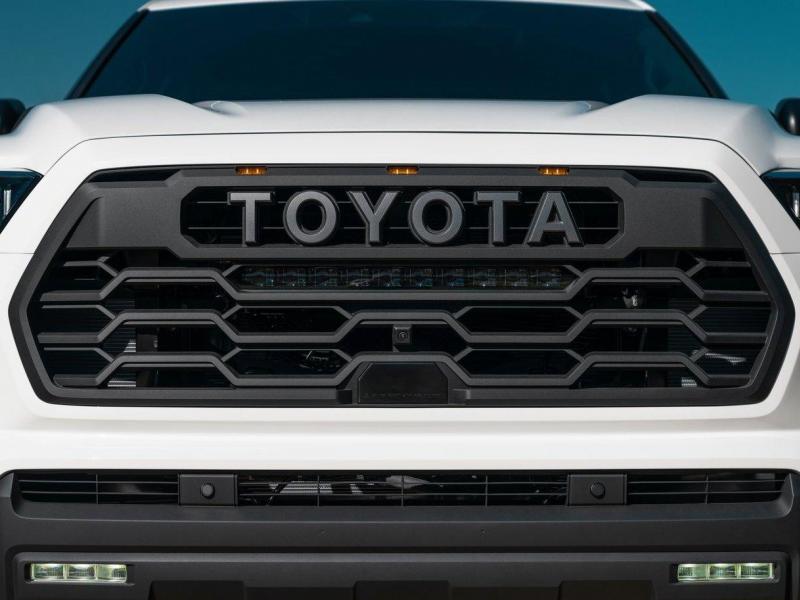 Купить Toyota Sequoia Platinum бензин 2024 id-1005995 в Киеве, Фото №[delta]