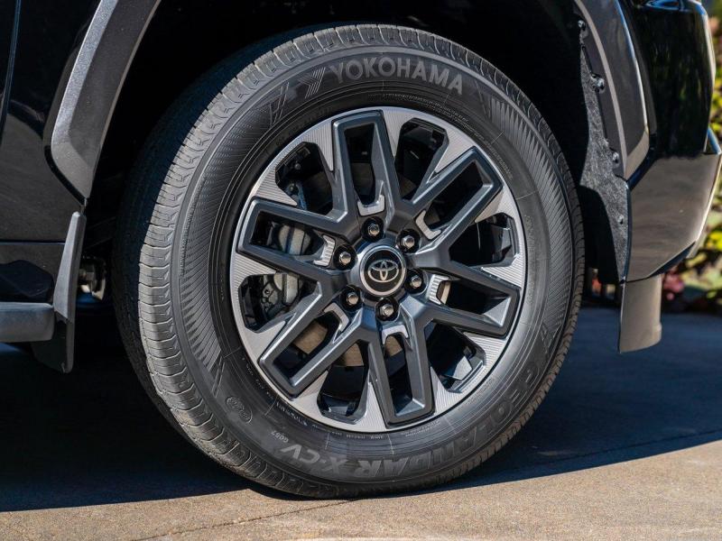 Купить Toyota Sequoia Platinum бензин 2024 id-1005995 в Киеве, Фото №[delta]