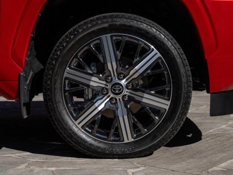 Купить Toyota Sequoia Platinum бензин 2024 id-1005995 в Киеве, Фото №[delta]