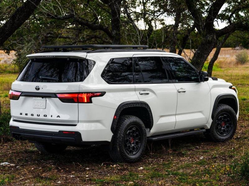 Купить Toyota Sequoia Platinum бензин 2024 id-1005995 в Киеве, Фото №[delta]