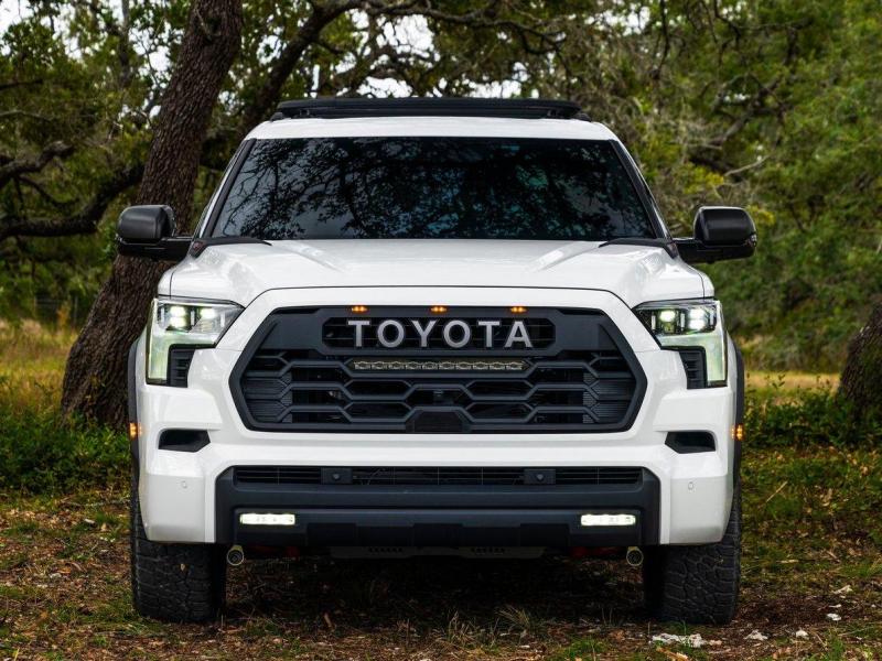 Купить Toyota Sequoia Platinum бензин 2024 id-1005995 в Киеве, Фото №[delta]