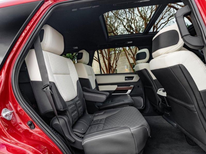 Купить Toyota Sequoia Platinum бензин 2024 id-1005995 в Киеве, Фото №[delta]