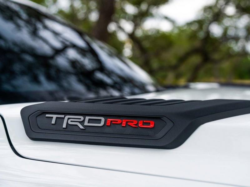 Купить Toyota Sequoia Platinum бензин 2024 id-1005995 в Киеве, Фото №[delta]