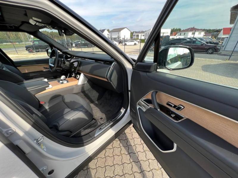 Купить Land-Rover Range-Rover SVAutobiography бензин 2025 id-1006066 в Киеве, Фото №[delta]