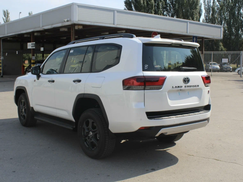 Купить Toyota Land Cruiser 300 GR Sport бензин 2025 id-1006084 в Киеве, Фото №[delta]