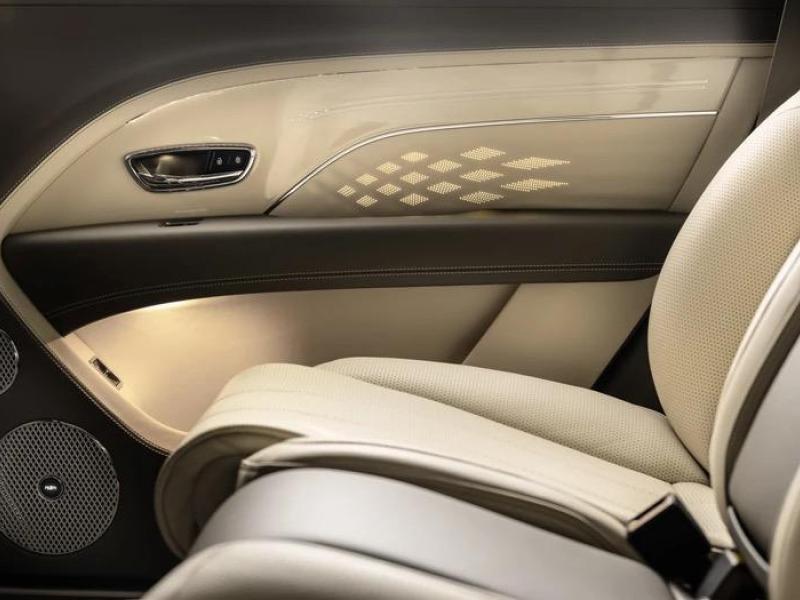 Купить Bentley Bentayga EWB бензин 2025 id-1006186 в Киеве, Фото №[delta]