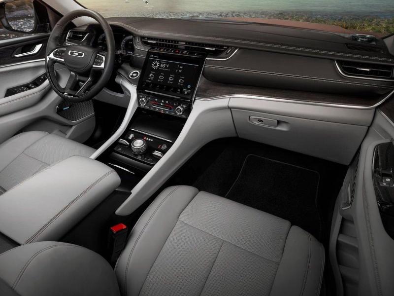 Купить Jeep Grand Cherokee L бензин 2025 id-1006206 в Киеве, Фото №[delta]