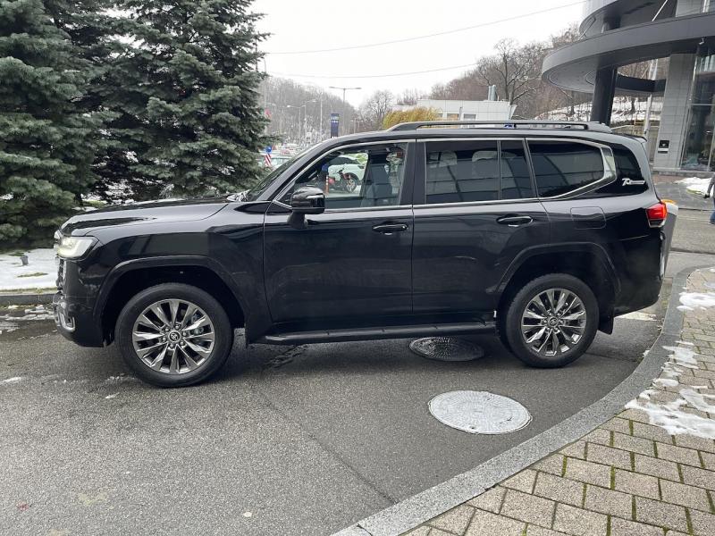 Купить Toyota Land Cruiser 300 дизель 2024 id-1006210 в Киеве, Фото №[delta]