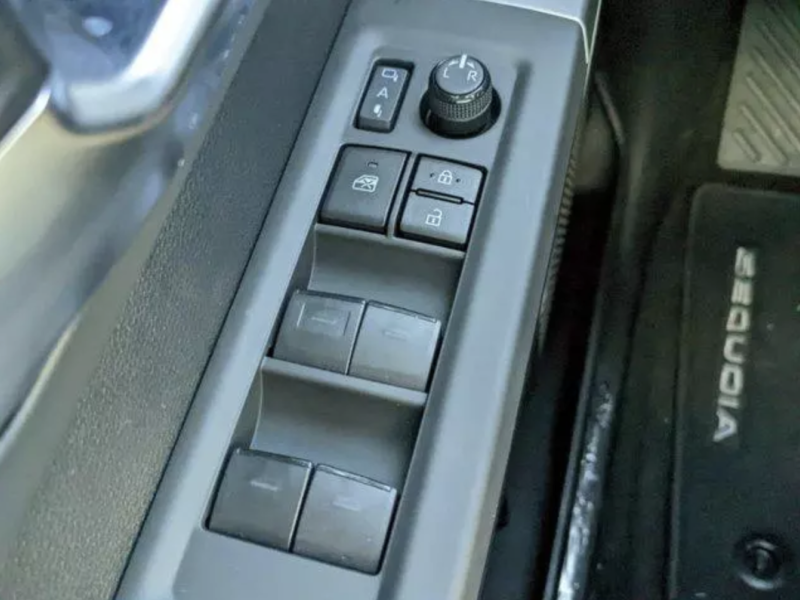 Купить Toyota Sequoia Capstone гибрид 2024 id-1006242 в Киеве, Фото №[delta]