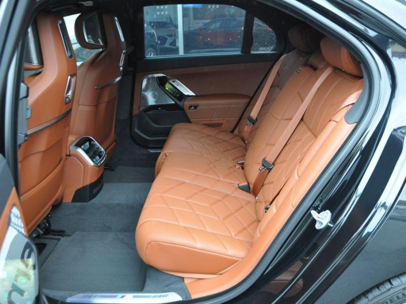 Купить BMW i7 xDrive60 электро 2025 id-1006369 в Киеве, Фото №[delta]