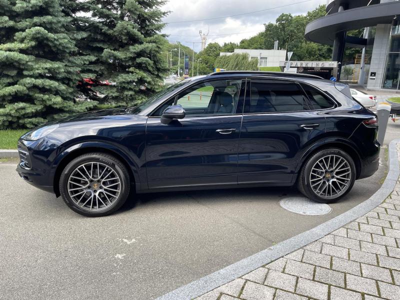 Купить Porsche Cayenne бензин 2024 id-1006480 в Киеве, Фото №[delta]