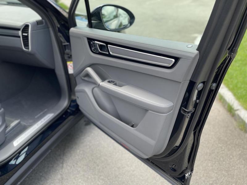 Купить Porsche Cayenne бензин 2024 id-1006480 в Киеве, Фото №[delta]