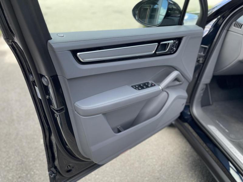 Купить Porsche Cayenne бензин 2024 id-1006480 в Киеве, Фото №[delta]