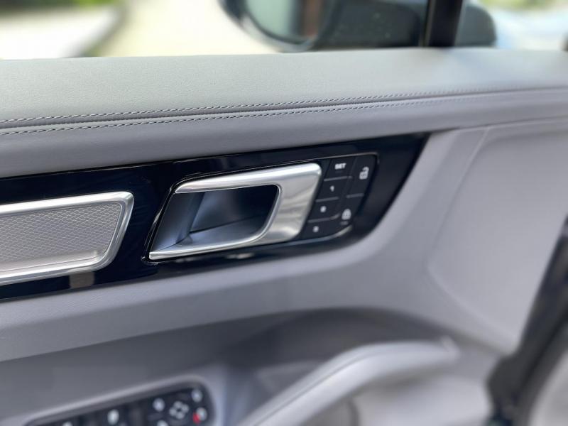 Купить Porsche Cayenne бензин 2024 id-1006480 в Киеве, Фото №[delta]