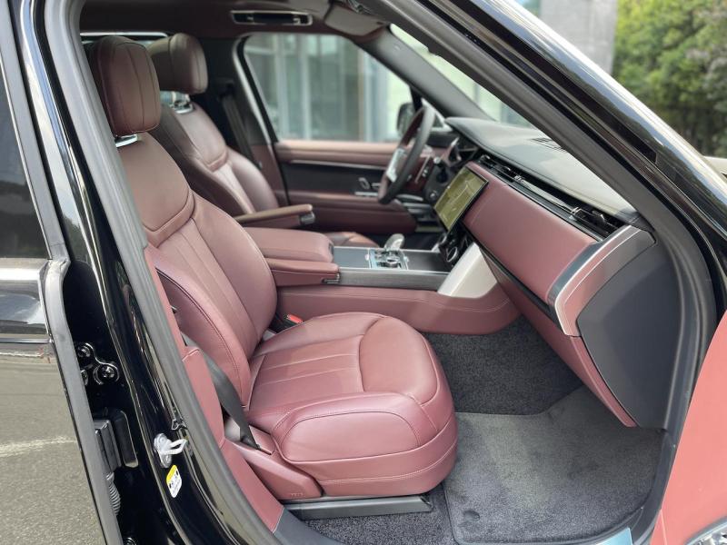 Купить Land-Rover Range-Rover L460 Autobioraphy LWB дизель 2025 id-1006481 в Киеве, Фото №[delta]