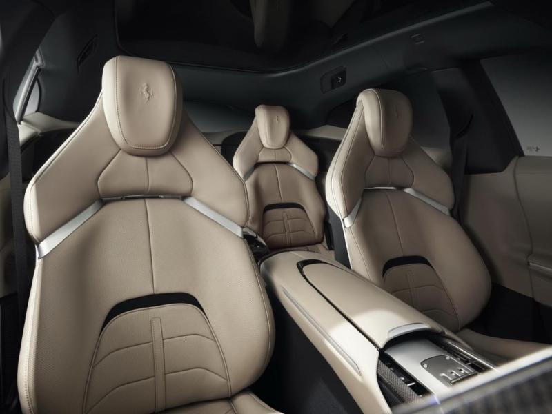 Купить Ferrari Purosangue бензин 2025 id-1006529 в Киеве, Фото №[delta]