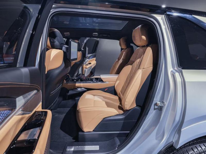 Купить Cadillac Escalade IQ электро 2025 id-1006565 в Киеве, Фото №[delta]