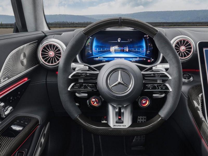 Купить Mercedes-Benz GT AMG бензин 2024 id-1006580 в Киеве, Фото №[delta]