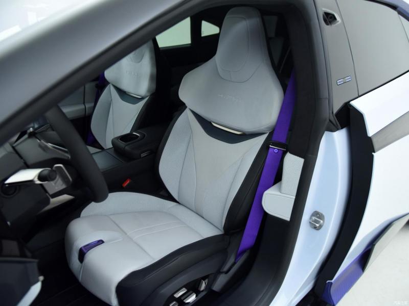 Купить Hiphi Z бензин 2024 id-1006614 в Киеве, Фото №[delta]