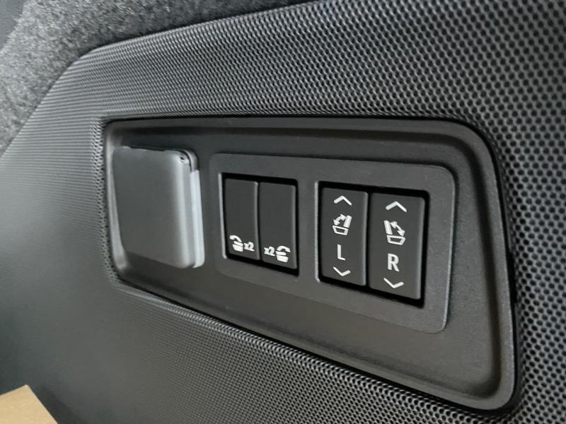 Купить Cadillac Escalade Premium Luxury Platinum бензин 2024 id-1006686 в Киеве, Фото №[delta]