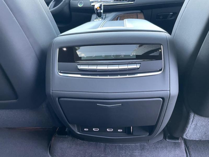 Купить Cadillac Escalade Premium Luxury Platinum бензин 2024 id-1006686 в Киеве, Фото №[delta]