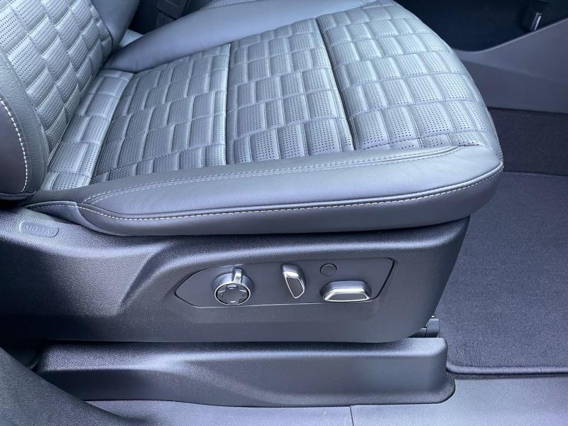 Купить Cadillac Escalade Premium Luxury Platinum бензин 2024 id-1006686 в Киеве, Фото №[delta]