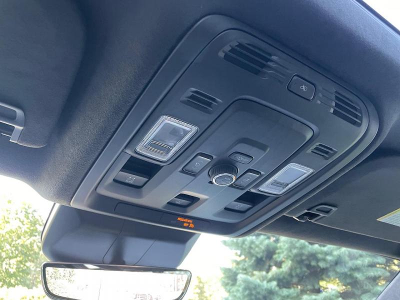 Купить Cadillac Escalade Premium Luxury Platinum бензин 2024 id-1006686 в Киеве, Фото №[delta]