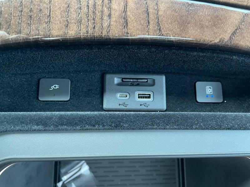 Купить Cadillac Escalade Premium Luxury Platinum бензин 2024 id-1006686 в Киеве, Фото №[delta]