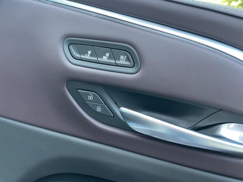 Купить Cadillac Escalade бензин 2024 id-1006692 в Киеве, Фото №[delta]