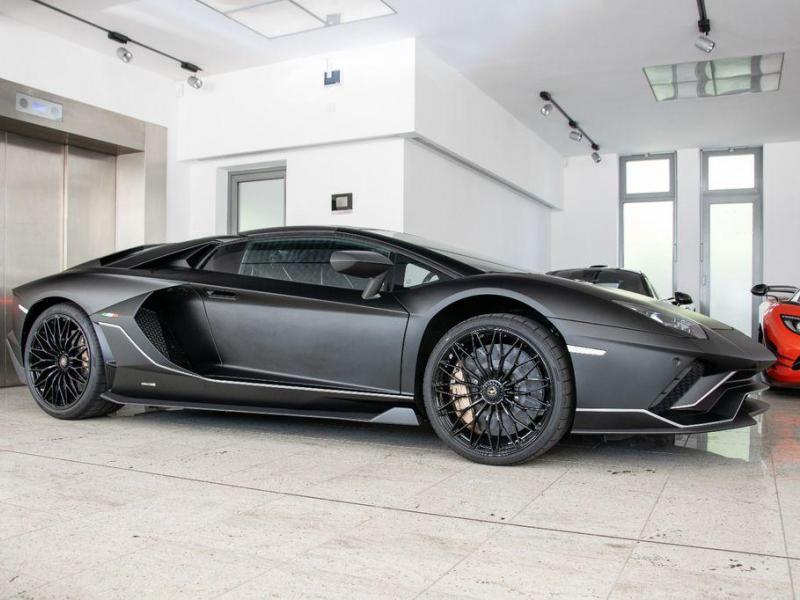 Купить Lamborghini Aventador Roadster бензин 2024 id-1006784 в Киеве, Фото №[delta]