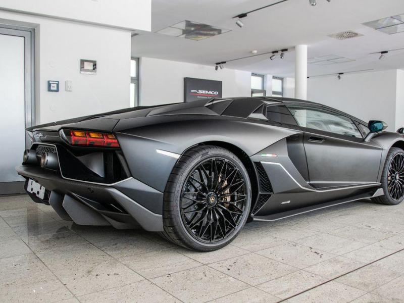 Купить Lamborghini Aventador Roadster бензин 2024 id-1006784 в Киеве, Фото №[delta]