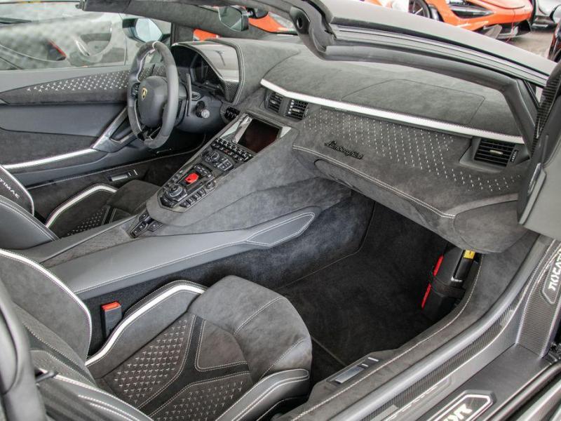 Купить Lamborghini Aventador Roadster бензин 2024 id-1006784 в Киеве, Фото №[delta]