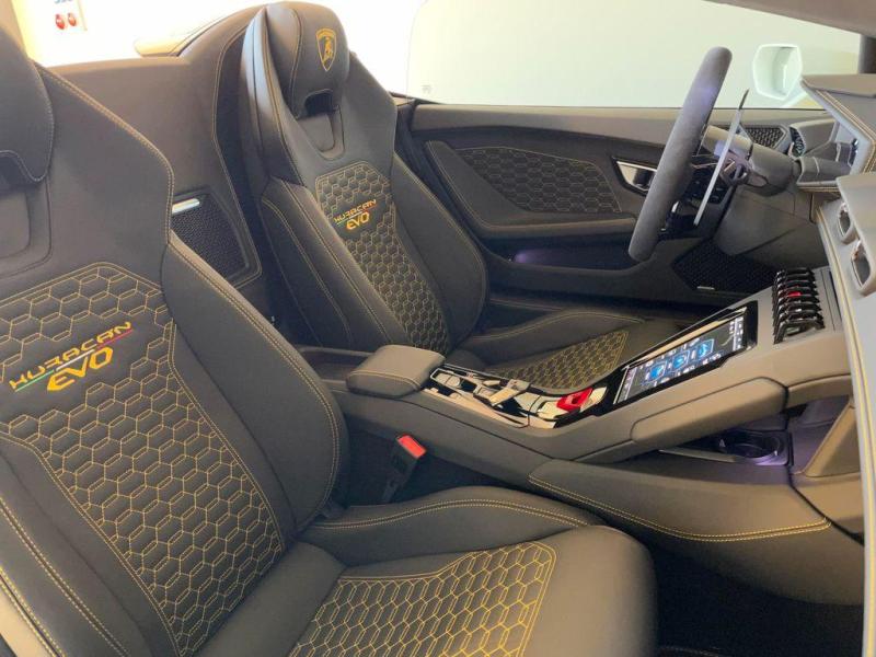 Купить Lamborghini Huracan Evo RWD бензин 2025 id-1006789 в Киеве, Фото №[delta]