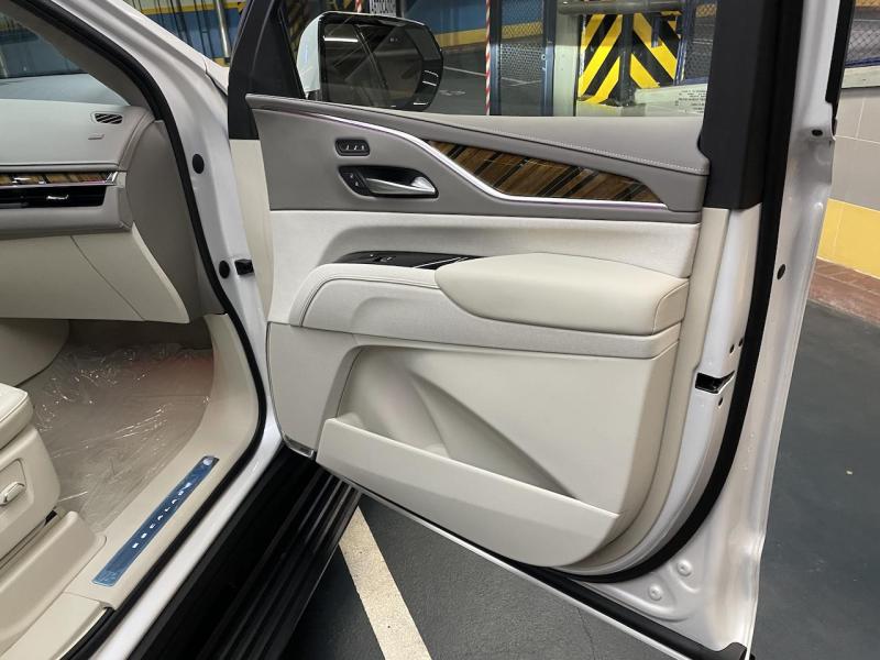 Купить Cadillac Escalade бензин 2023 id-1007091 в Киеве, Фото №[delta]