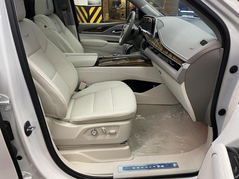 Купить Cadillac Escalade бензин 2023 id-1007091 в Киеве, Фото №[delta]
