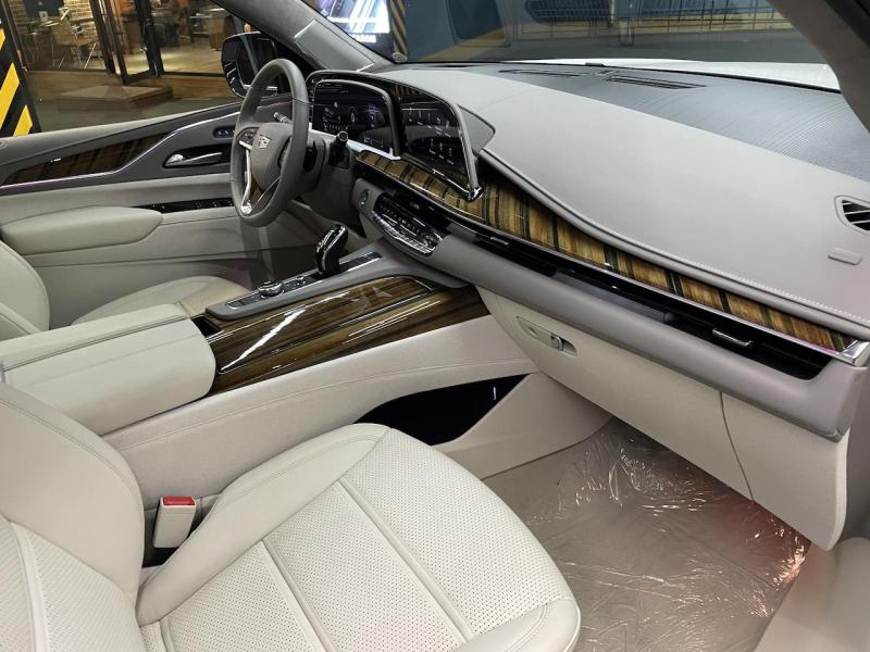 Купить Cadillac Escalade бензин 2023 id-1007091 в Киеве, Фото №[delta]